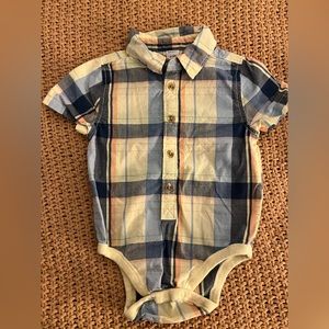 Old Navy plaid onesie. Size 12-18 months. Never worn.